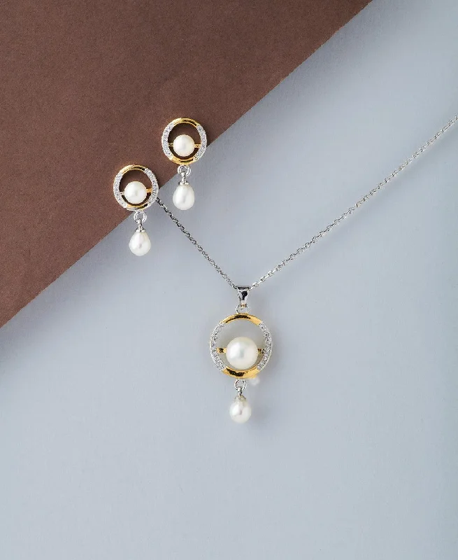 Best hoop earrings with geometric cuts for a sharp, modern appeal-Delightful Pearl Pendant Set