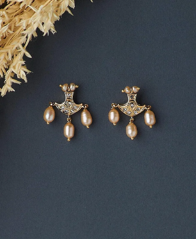 Best hoop earrings with hammered gold for a rustic yet elegant look-Elegant Pearl hanging Earring