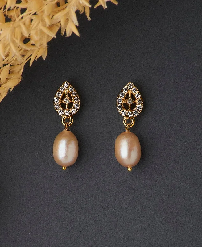 Best hoop earrings with marbled designs for a trendy and artistic effect-Elegant Pearl Hanging Earring