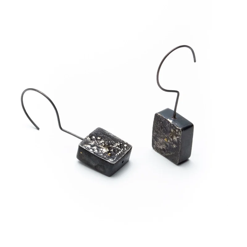 Best hoop earrings with geometric pendants for a modern, chic appeal-Mugen Hollow Dangle Earrings (square)