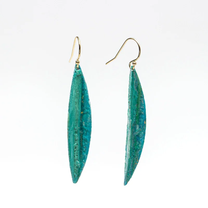 Best hoop earrings with geometric pendants for a modern, chic appeal-Slim Green Leaf shape Earrings